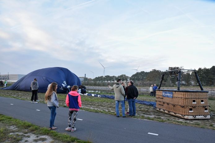 Luchtballon maakt voorzorgslanding in Tilburg