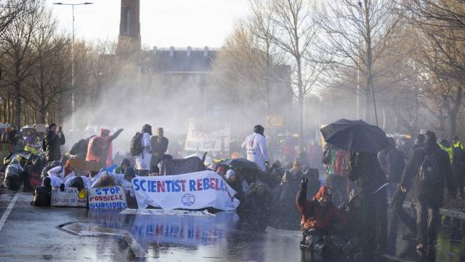 Brieven Ι Grootste moordenaars van het luchtruim Ι Harde woorden over Eindhovens restaurant Ι Doe eens iets aan slecht afgestelde stoplichten