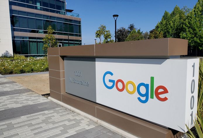 FILE PHOTO: A sign is pictured outside a Google office near the company's headquarters in Mountain View, California, U.S., May 8, 2019.  REUTERS/Paresh Dave/File Photo