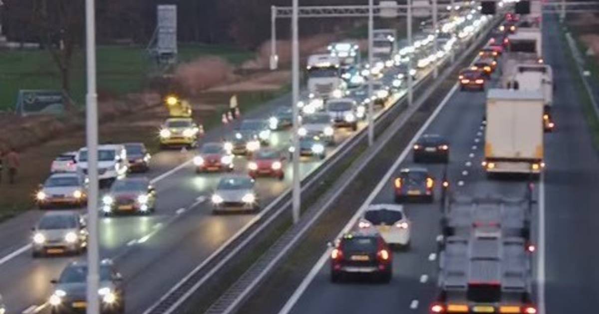 Ongeluk met meerdere autos bij Oirschot leidt tot file op A58 in de richting van Eindhoven.