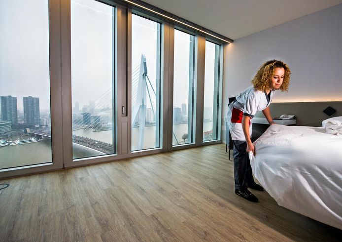 Nu de logiesbelasting verhogen betekent extra kosten voor hoteliers. De wethouder wil dat voorkomen, want zij haalden het songfestival binnen.