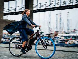 Zie jij plots ook overal fietsen met blauwe banden? Hier komen ze vandaan