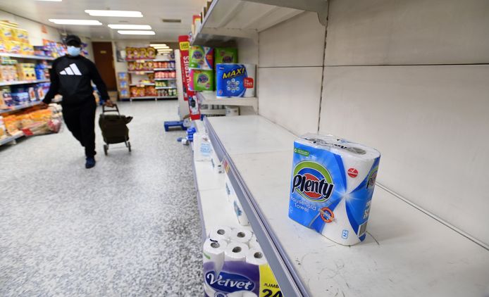 Lege schappen in een Britse supermarkt: brexit heeft voor leveringsproblemen gezorgd in het Verenigd Koninkrijk. (28/08/21)