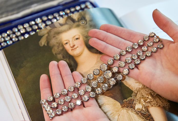 Diamanten van koningin Marie-Antoinette verkocht.