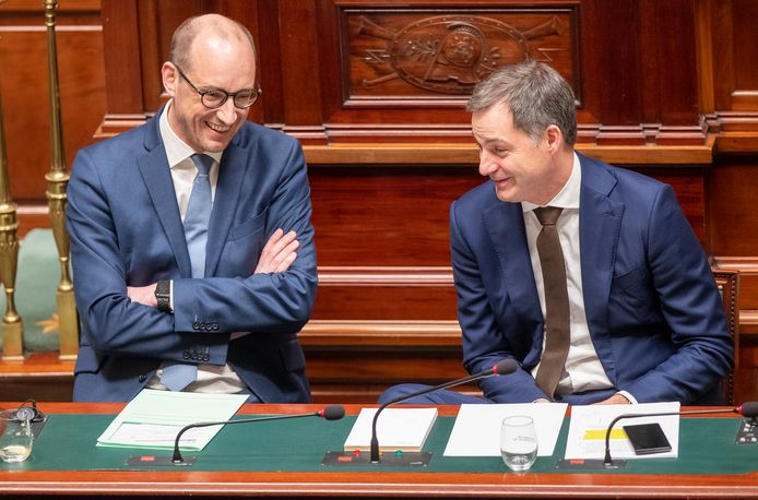 Vicepremier en minister van Financiën Vincent Van Peteghem en premier Alexander De Croo (Open Vld).