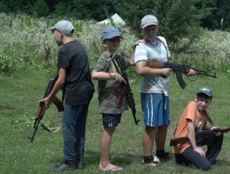 VIDEO. In dit zomerkamp leren Oekraïense kinderen hoe ze Russen moeten doden