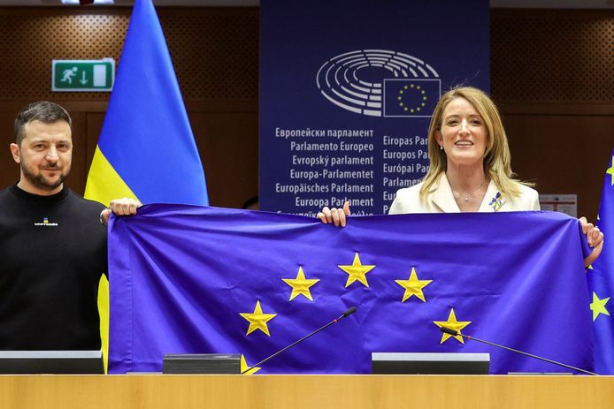Zelenski met Metsola.
