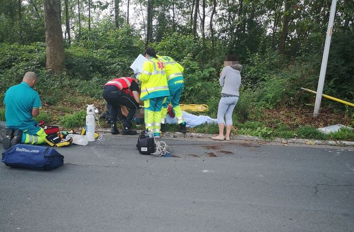 De aangereden man aan een bushokje in Dilbeek liep als bij wonder geen levensbedreigende verwondingen op.