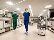 Vijf rijdende robots als collega in het ziekenhuis: dat zie je vrijwel nergens in Europa, maar nu wel in het UMC Utrecht