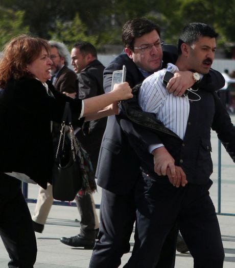 Un journaliste turc échappe à une attaque armée devant le tribunal