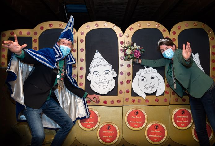 John Bosch en Leonie van Mourik waren door corona een jaar langer prinsenpaar in Vaassen, maar geven op 11 november dan toch het stokje over aan hun opvolgers.