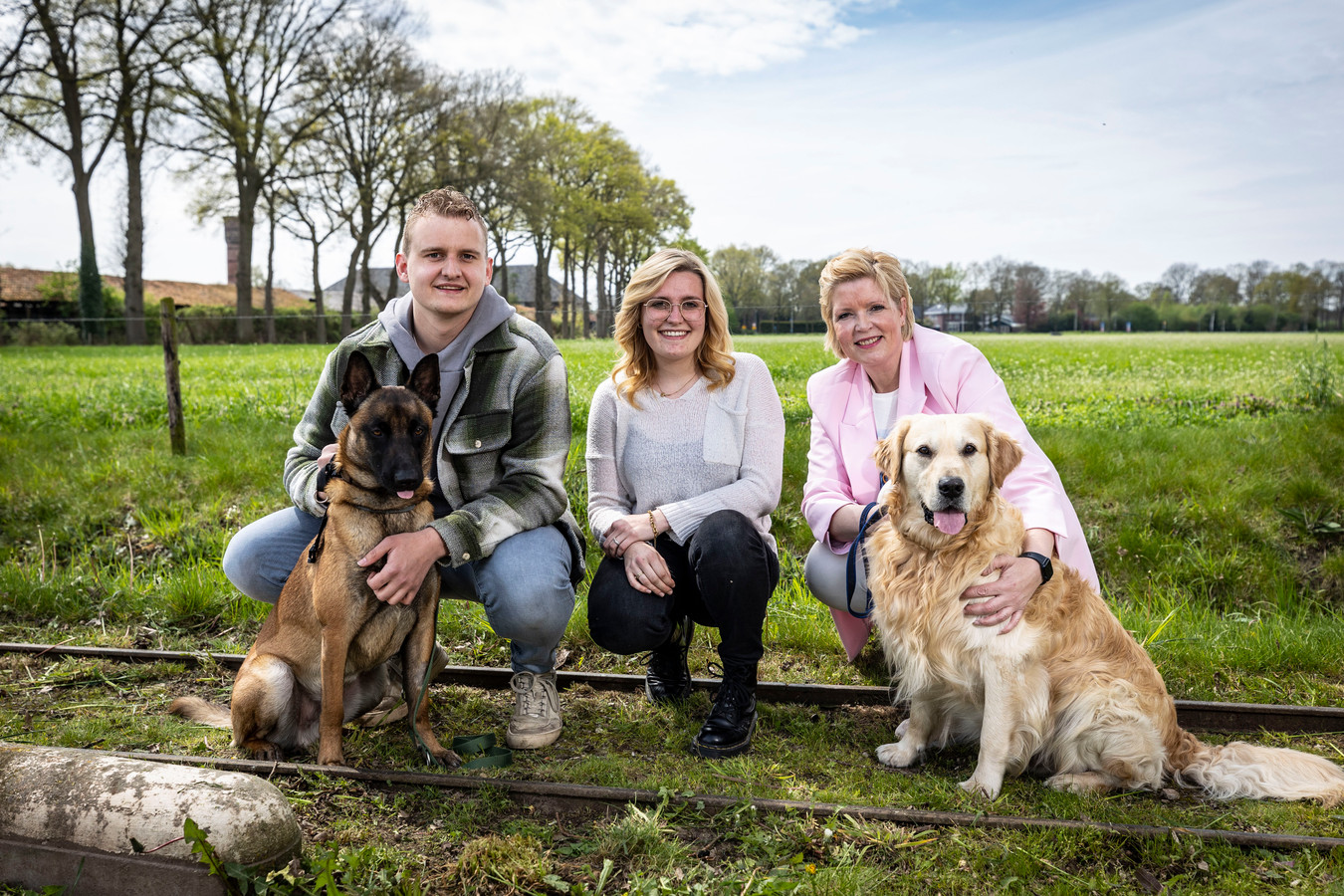 Bandiet Zegevieren sarcoom In veel plaatsen zijn er renvelden voor honden, in Losser (nog) niet: 'Onze  herder moet zijn energie kwijt' | Foto | AD.nl