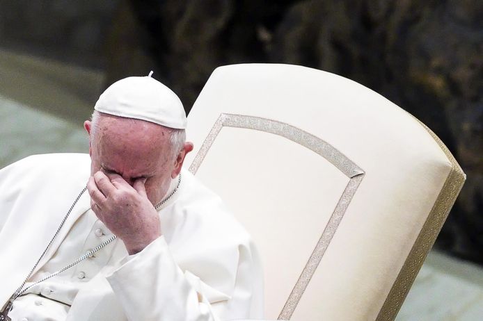 Paus Franciscus vindt dat de schuld van de veroordeelde kardinaal niet vaststaat.