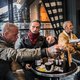 Kan dat wel, zo’n registratieplicht in de horeca? ‘In coronatijd reiken mogelijkheden voor overheid erg ver’