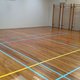 Hoe maak je een designtafel van de vloer van een gymzaal?
