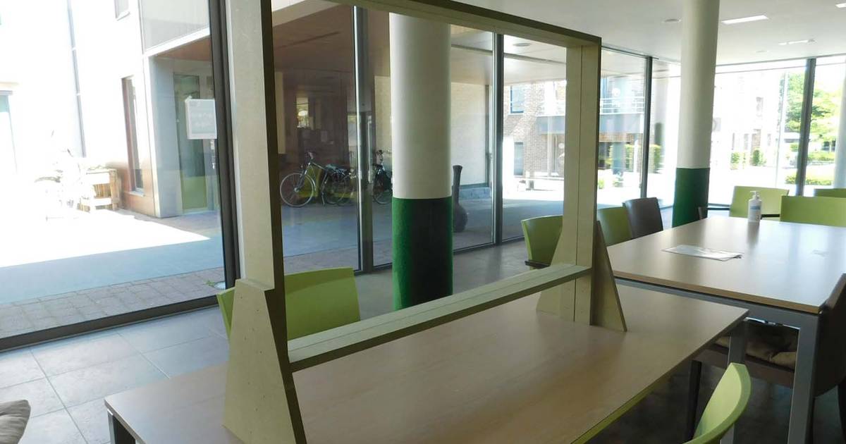 Oudsbergen schenkt 18 plexiglazen schermen aan