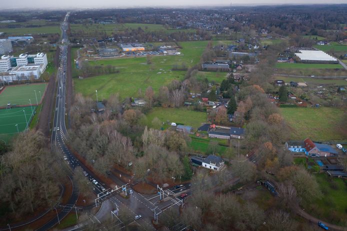 Hier moet bedrijvenpark Born-Oost in Wageningen komen. Rechts is nog net de universiteitscampus te zien.