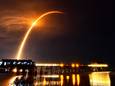 Een SpaceX Falcon-9 draagraket met 51 kunstmanen voor Starlink wordt gelanceerd vanop Cape Canaveral.