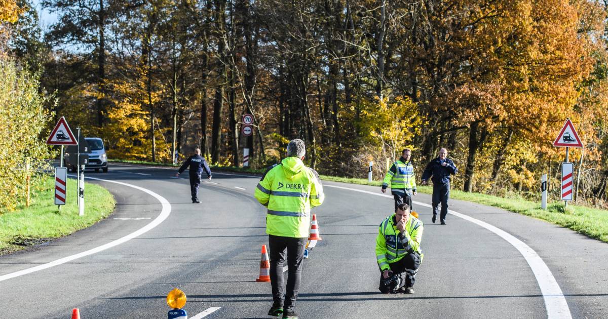 Dodelijkste verkeersongeluk raakt brandweer Ochtrup diep: ‘Dit zullen onze kameraden niet snel vergeten’.