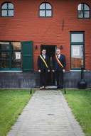 Lieven Huys en voormalig burgemeester Hendrik Verkest bij erfgoedhuis de Kaplote.