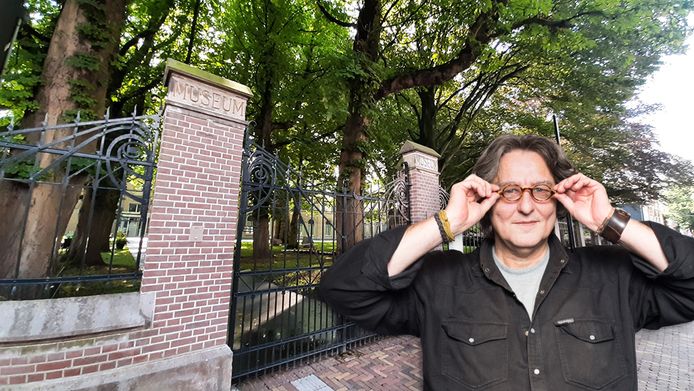 Kees Thies over het kunstproject ‘Rivier, boot, stad’, waarbij een houten schip door de monumentale muur van het Dordrechts Museum zal breken.