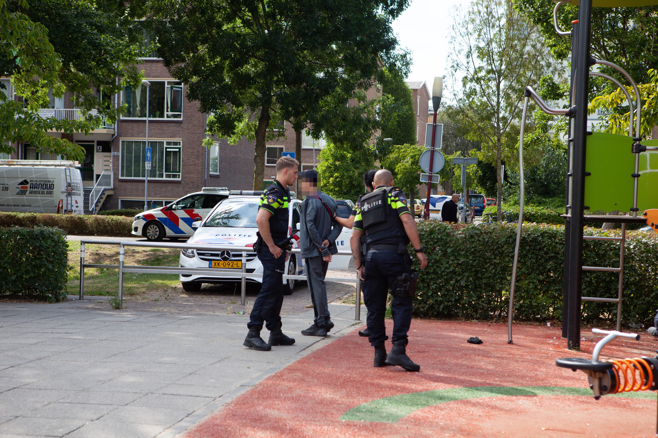 Na melding van vuurwapen worden tieners