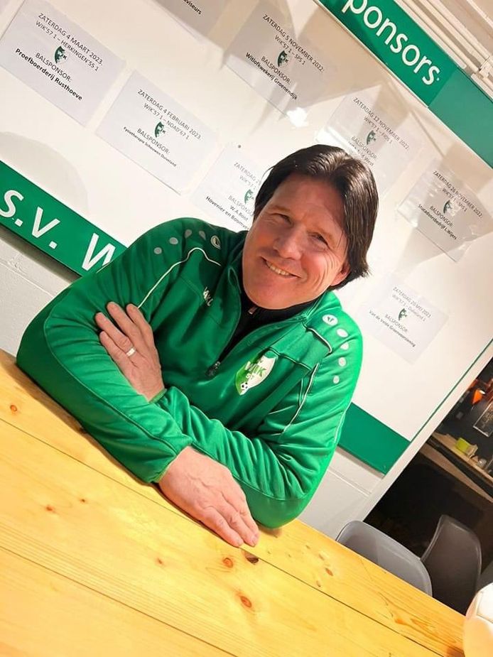 Danny Magito in betere tijden als trainer van WIK'57. De oefenmeester is na acht wedstrijden ontslagen.
