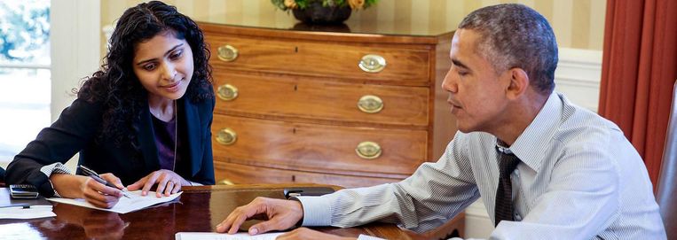 Sarada Perri en Barack Obama buigen zich over de tekst van een toespraak Beeld 