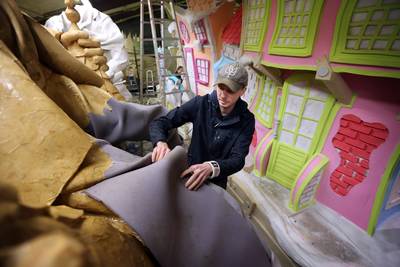 Bouwers praalwagens Den Haaykaant kunnen ondanks onzekerheid over carnaval toch aan de slag