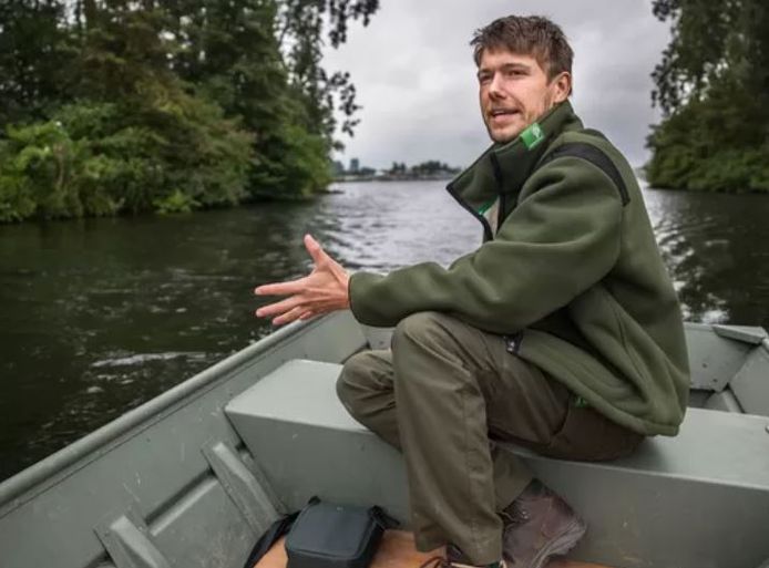 Eiland Middenplaat in het Brielse Meer is alleen via het water te bereiken. Het is een van de favoriete plekken van boswachter Daniël van Veen.