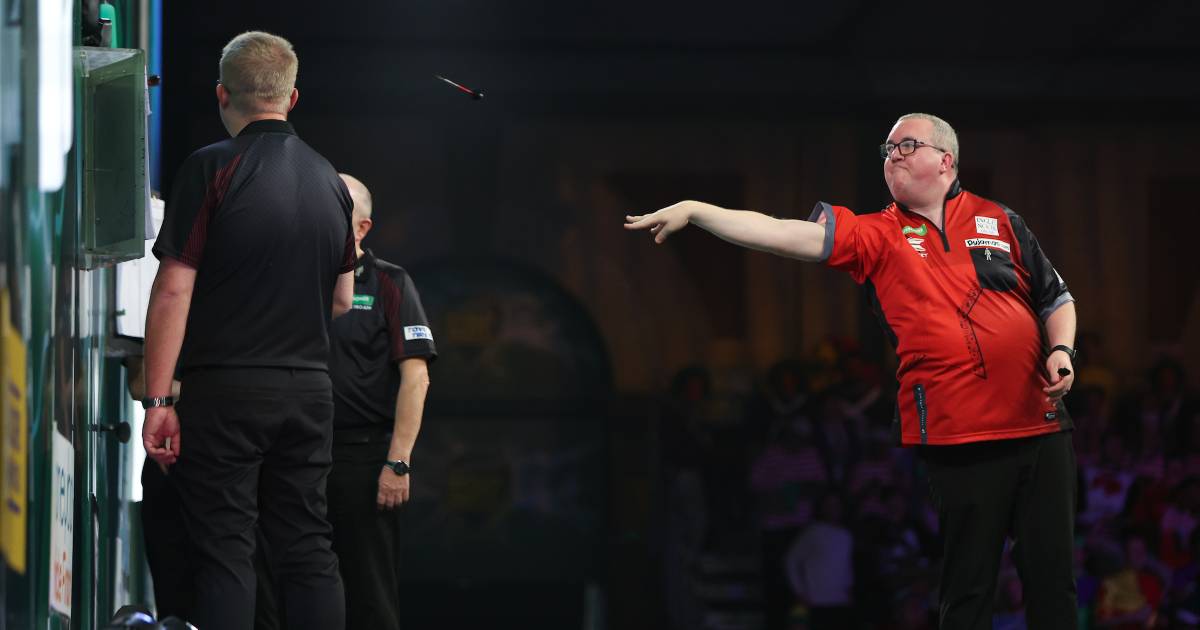 LIVE Darts World Cup Bunting in top form Hempel doesn't stand a