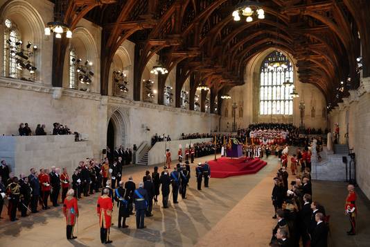 De Queen ligt nu in Westminster Hall. 