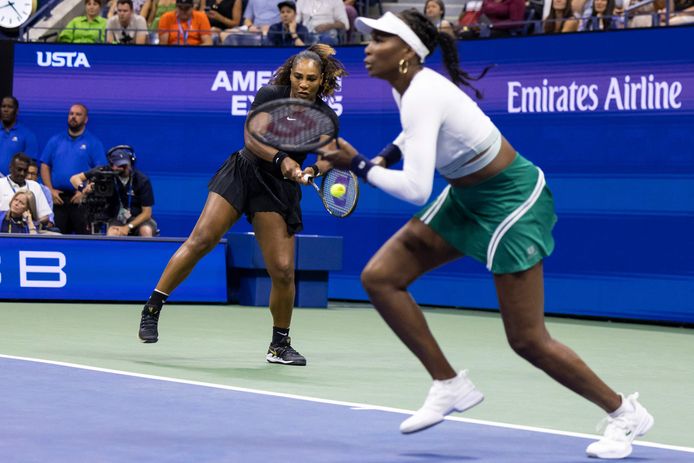 Serena en Venus Williams in actie.