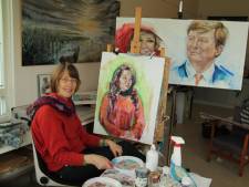 Kunstenares Annelies van der Sman geeft les op zomerschool voor statushouders