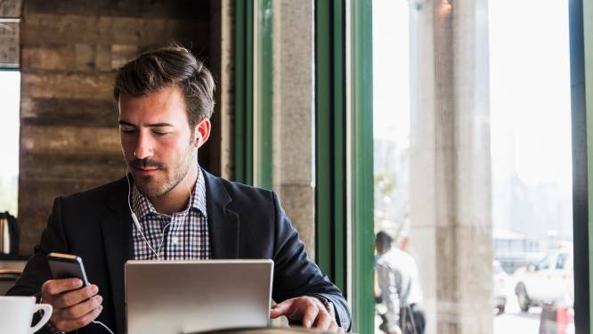 Mag je baas meelezen als je WhatsApp gebruikt op een werkcomputer? ICT-jurist zet de regels op een rij