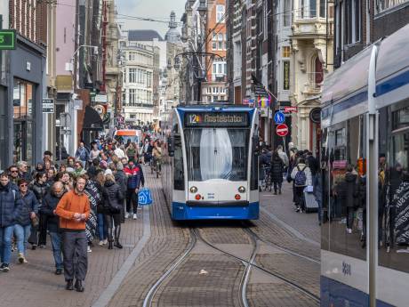 Amsterdam maakt openbaar vervoer vier maanden gratis voor basisschoolkinderen