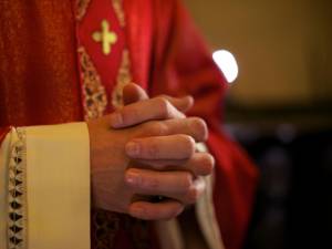 Un prêtre condamné en France pour avoir massé le sexe d’une fidèle à l’huile d’olive