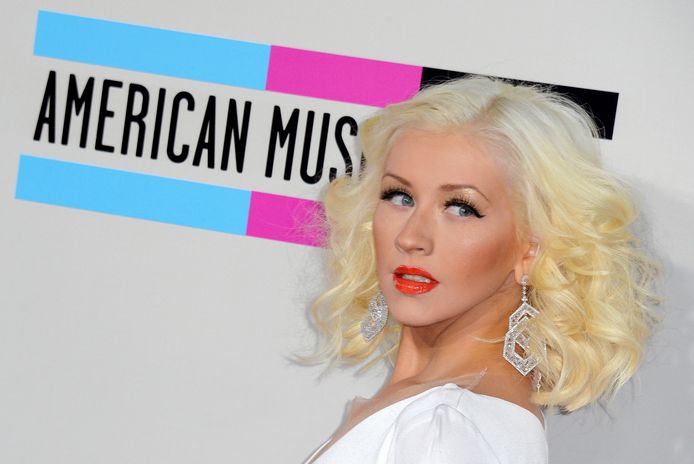 Christina Aguilera wou graag een liedje zingen in een bar, maar werd afgewezen door een fan. “Sorry Christina, ik had je niet herkend.”
