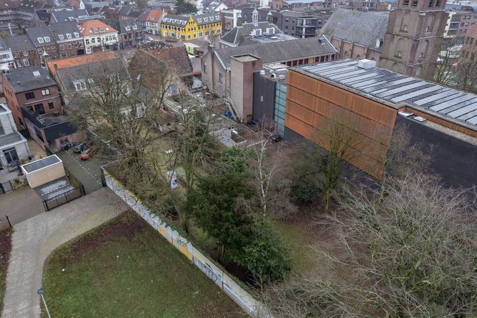 Etten-Leur staat een belangrijke herontwikkeling te wachten van het terrein achter de hoek Markt/Dreef. Markt 9 wordt verbouwd tot appartementen en om die nieuwbouw financieel mogelijk te maken wil de gemeente meewerken aan de bouw van een complex achter nummer 9.