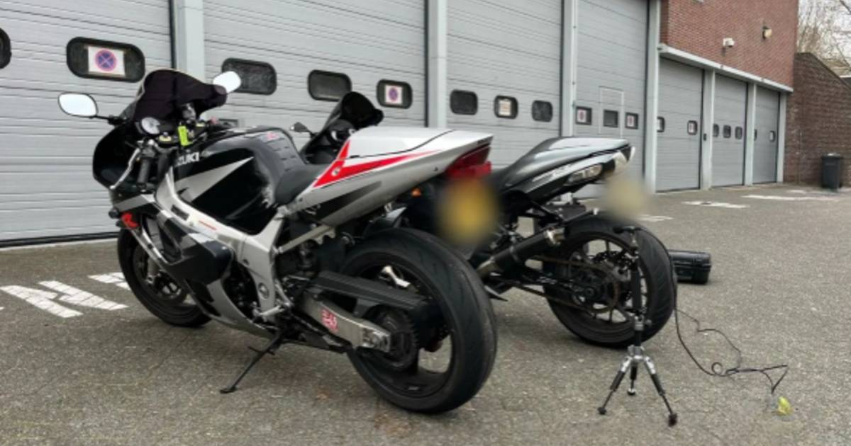 Motorrijders racen met 148 kilometer per uur over de A16 met ...