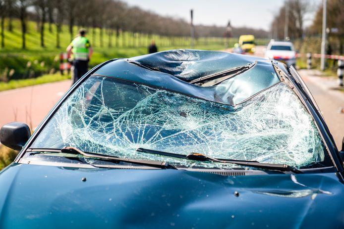 De wielrenner werd door een auto geschept op de Ekkersweijer in Best.