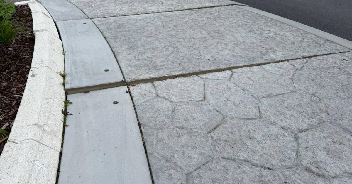 Nieuwe rotonde bij Goudriaan na een aantal maanden al verzakt: ‘Onaangenaam verrast door problemen’