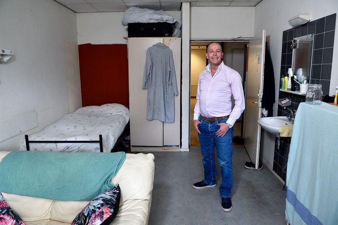 Amersfoorter Wim van der Hak (46) raakte dakloos, maar probeert nu zijn leven weer op de rit te krijgen.