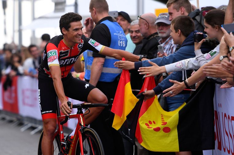 Greg Van Avermaet groet de Belgische fans aan de Grand Départ in Duitsland. Beeld Photo News
