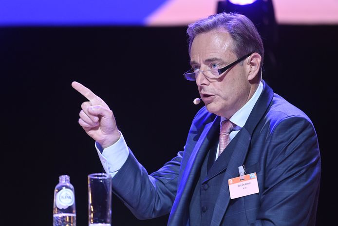 Bart De Wever neemt in zijn stad nog geen bijkomende maatregelen tegen de vierde golf. Van een uitbreiding van het Covid Safe Ticket wordt volgens hem te veel verwacht.