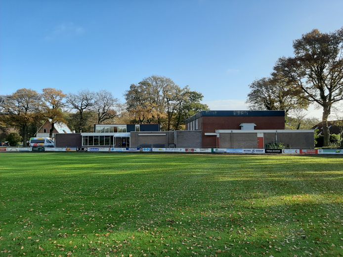 Dorpshuis 'n Kadiek en de bijbehorende gymzaal worden gesloopt en maken plaats voor een grote multifunctionele accommodatie.