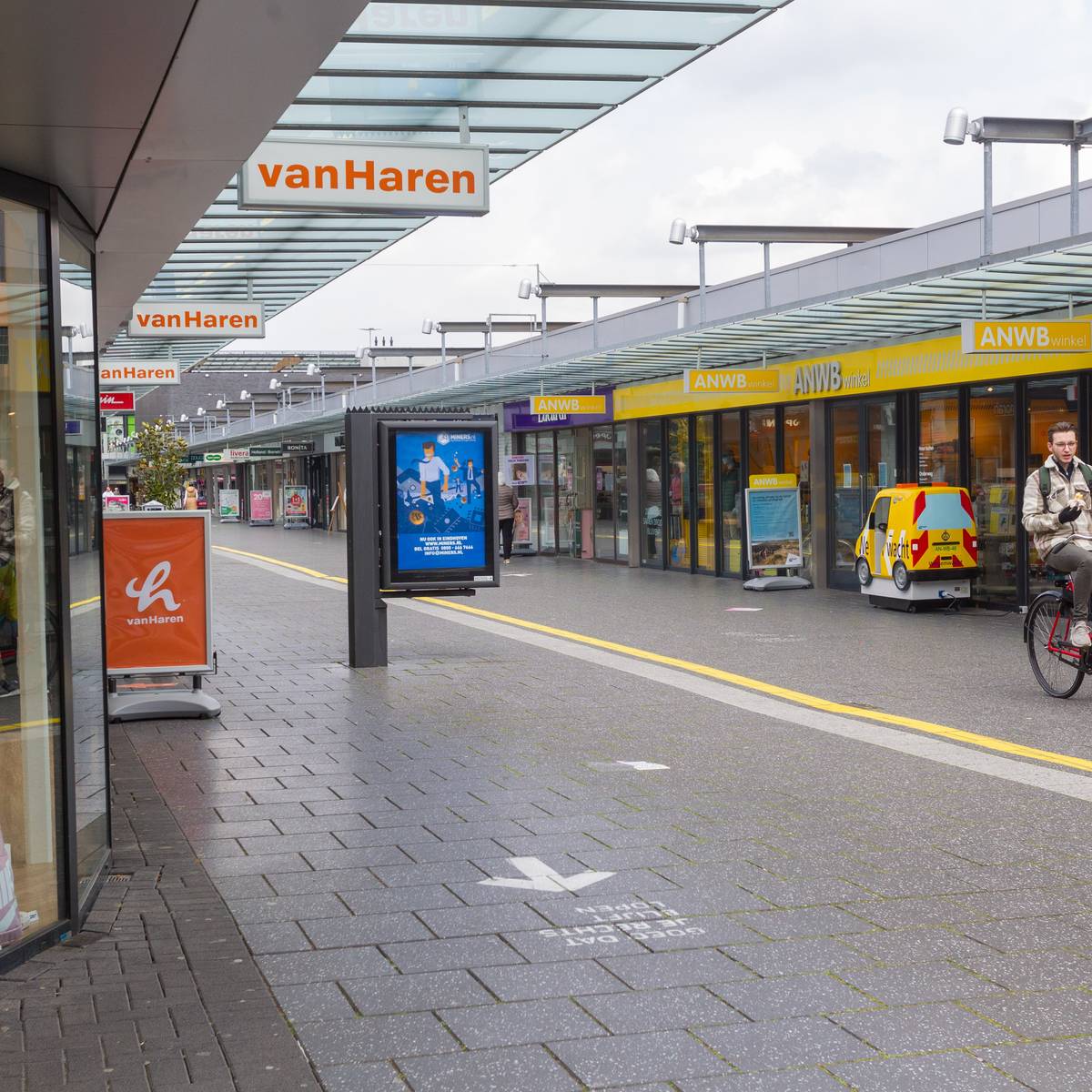 Groot deel winkelcentrum WoensXL alweer verkocht nieuwe eigenaar ziet kansen om problemen aan te pakken Eindhoven ed