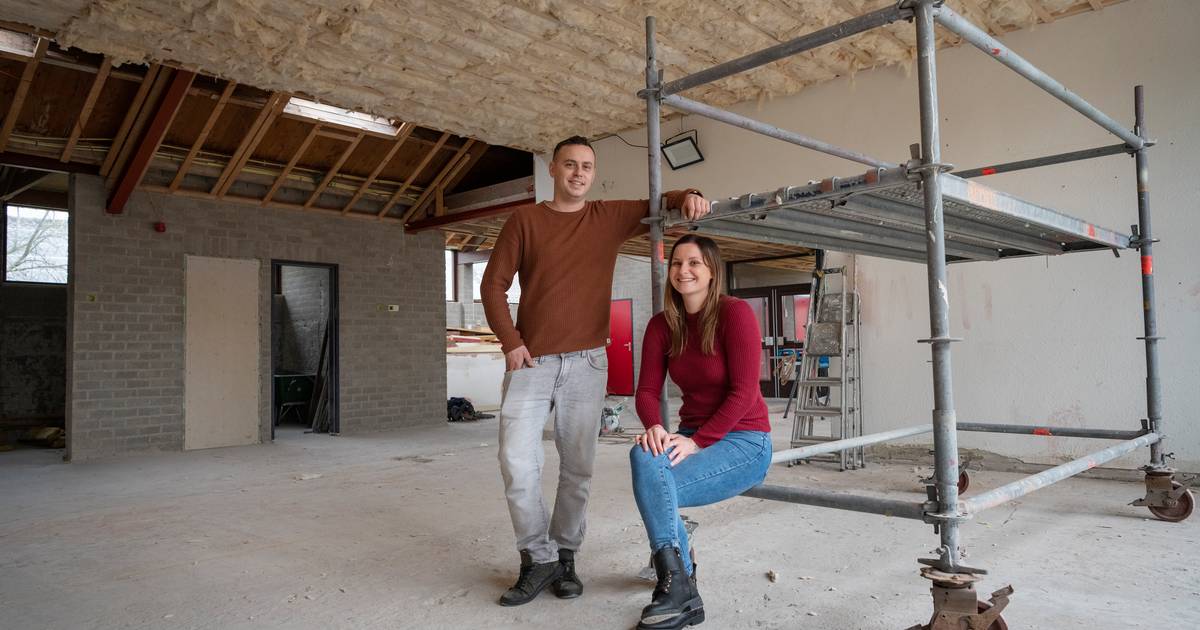 Leon verbouwt samen met vriendin Rowena zijn oude school tot droomhuis: 'Wij zijn nu de schooldirect