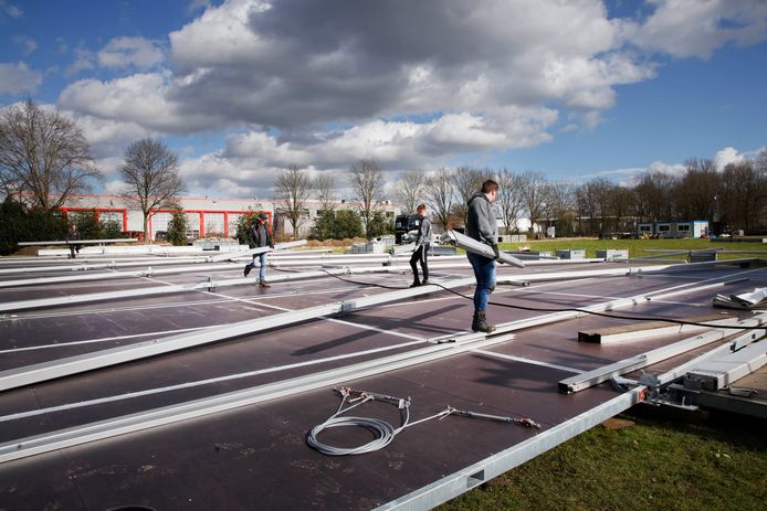 Op Sportpark Winkelsteeg in Nijmegen wordt een tijdelijk opvangcentrum voor 1.200 vluchtelingen gebouwd. Een paar kilometer verderop, op de grens van Nijmegen en Malden, komt een opvang met een capaciteit van 800 personen.