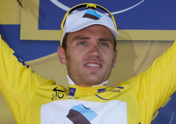 Rinaldo Nocentini in het geel tijdens de Tour van 2009.